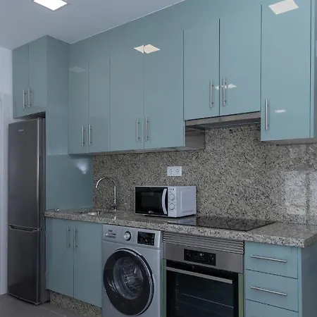 Poris 1 Beachfront By Holidays شقة