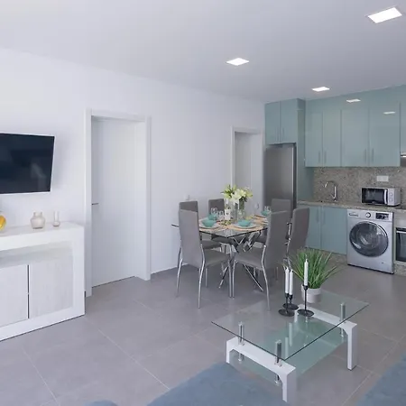 Poris 1 Beachfront By Holidays *